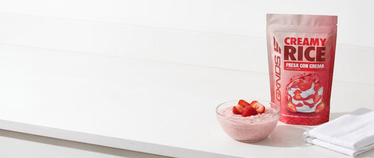 Creamy Rice Fresa con Crema pouch beside a bowl topped with strawberries